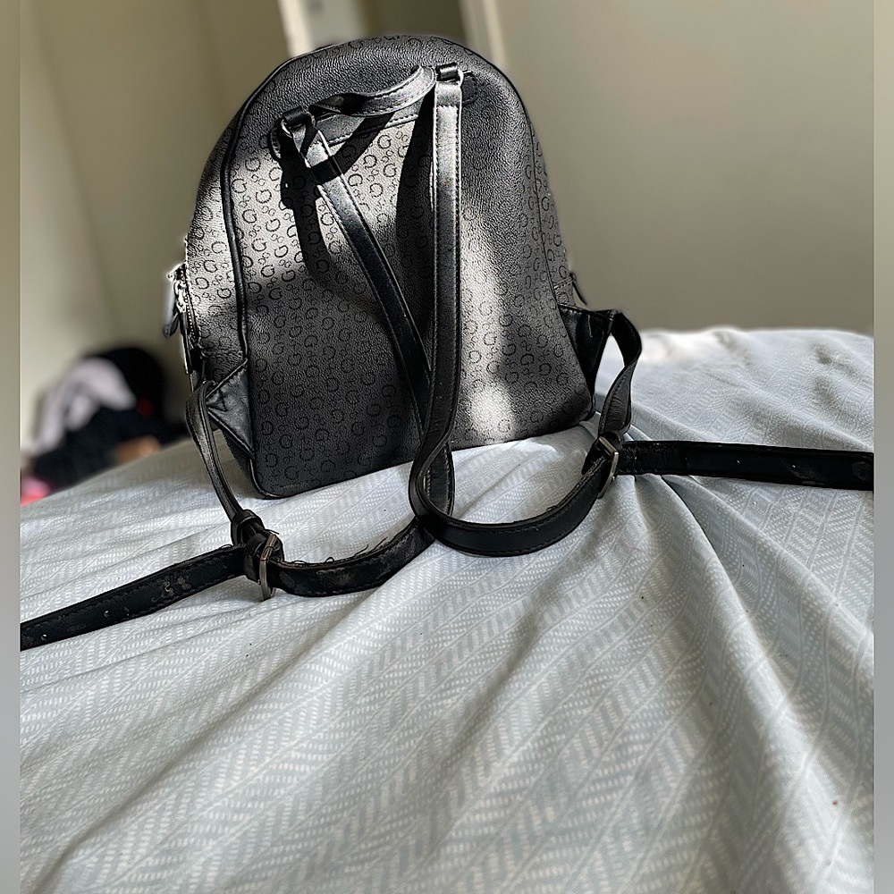 Guess backpack purse - Picture 3 of 4